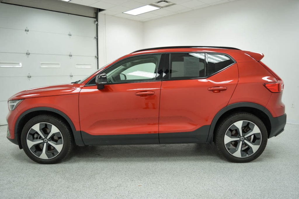 Certified 2023 Volvo XC40 B5 AWD Plus Dark SUV