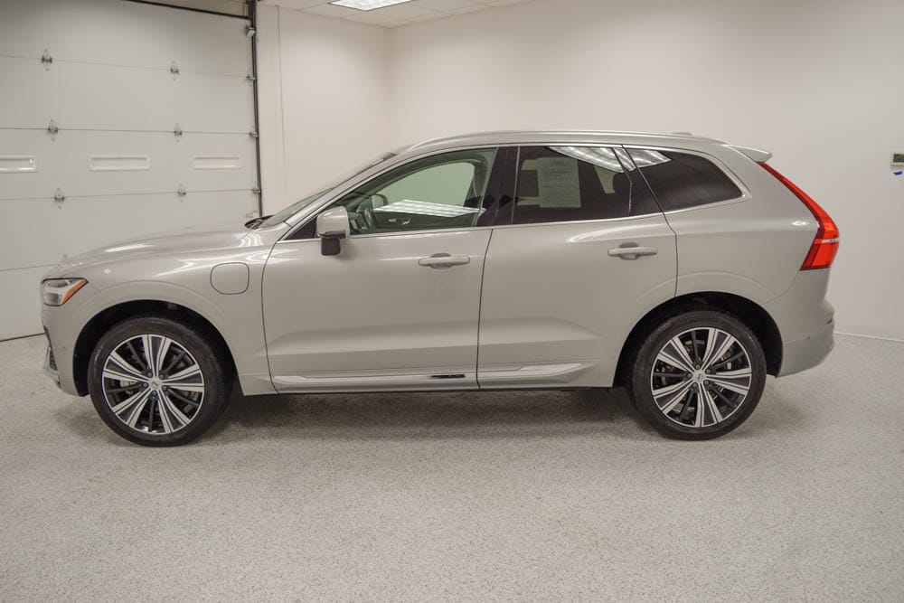 2022 Volvo XC60 Recharge Hybrid eAWD Inscription photo 3