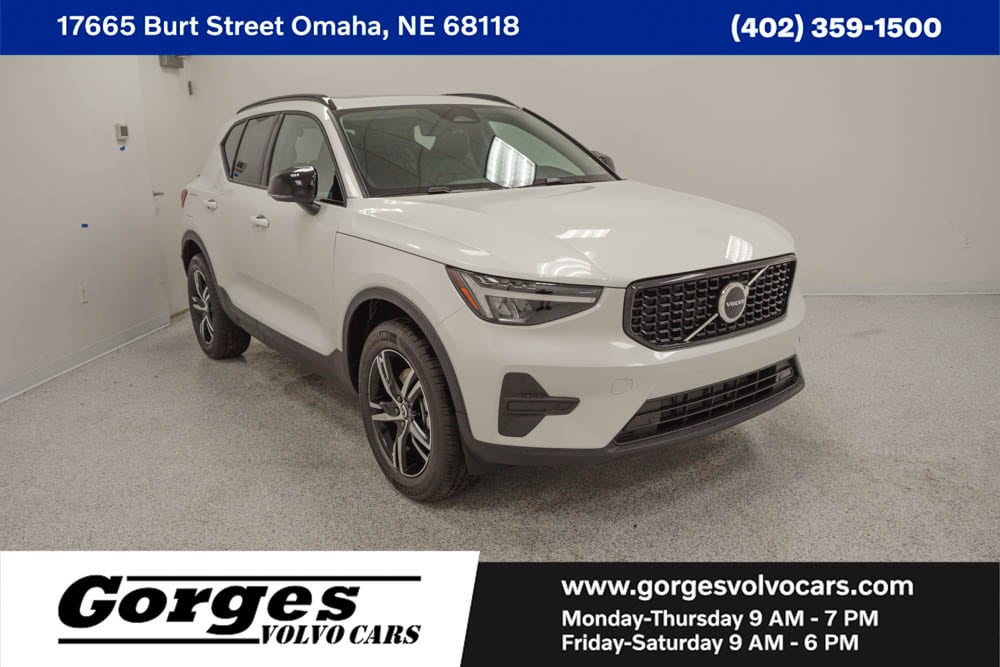 2026 Volvo XC40 Core's photo