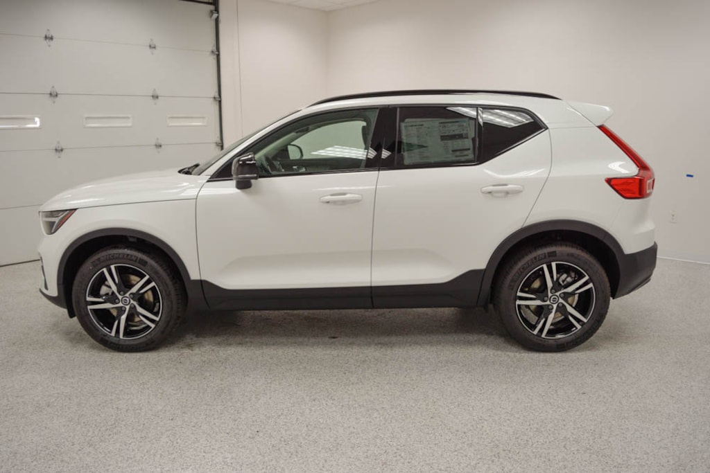 Used 2026 Volvo XC40 B5 Core SUV