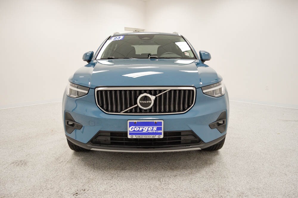2023 Volvo XC40 AWD Plus photo 2