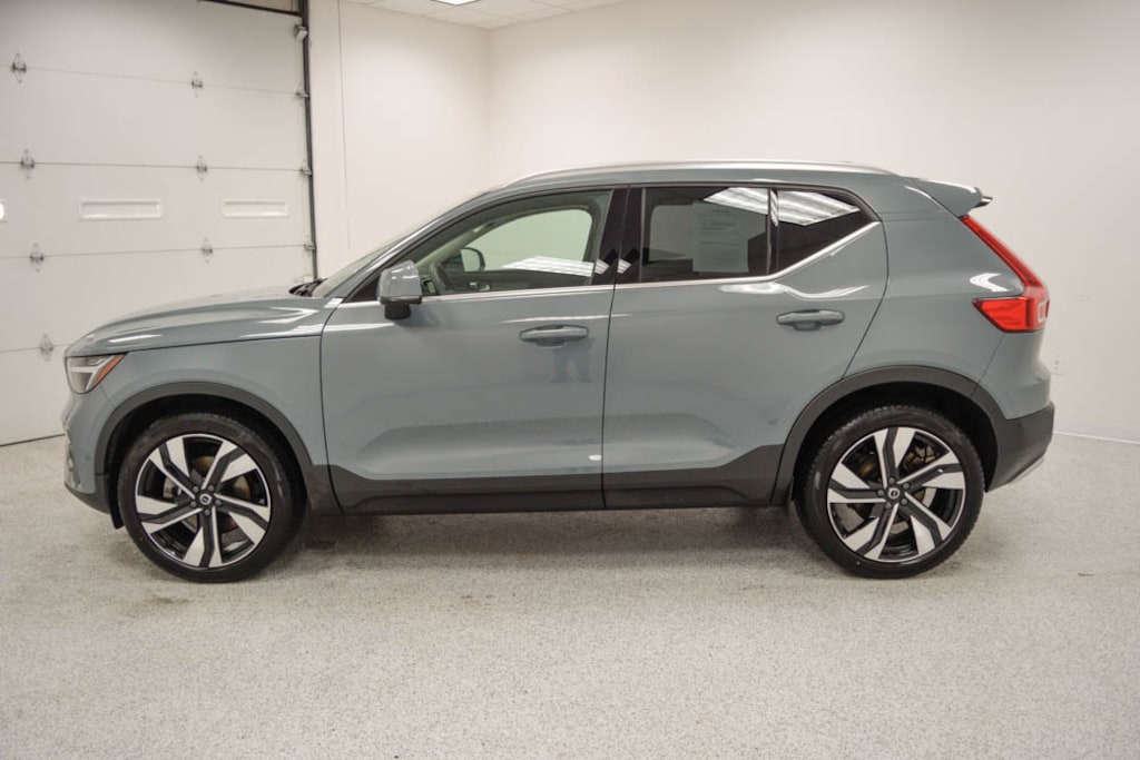 Certified 2023 Volvo XC40 B5 AWD Ultimate Bright SUV