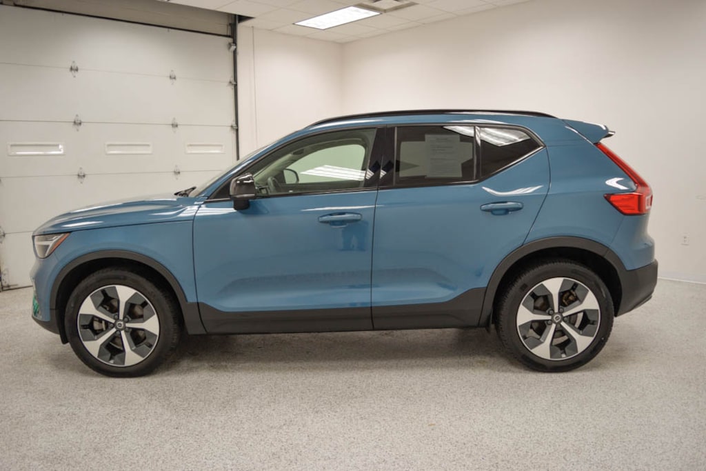 Certified 2023 Volvo XC40 B5 AWD Plus Dark SUV