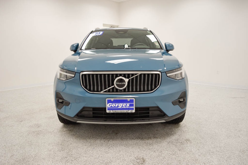 Used 2023 Volvo XC40 B5 AWD Plus Bright SUV