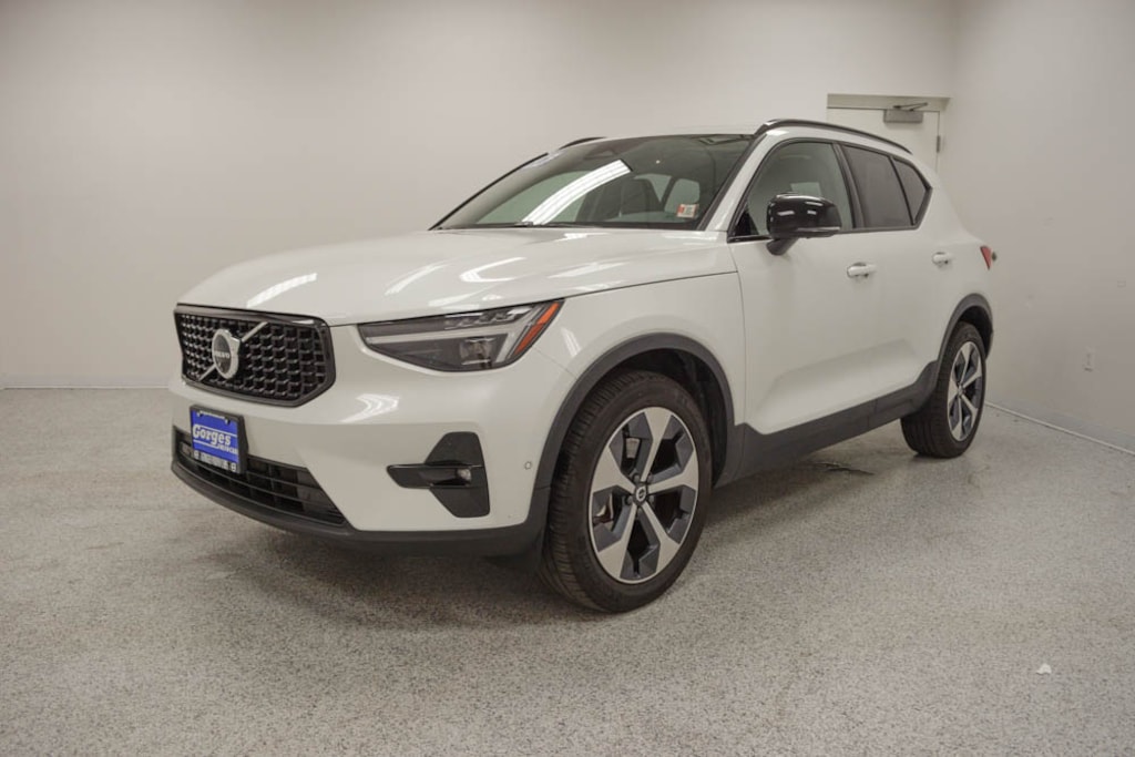 Certified 2026 Volvo XC40 B5 Plus SUV