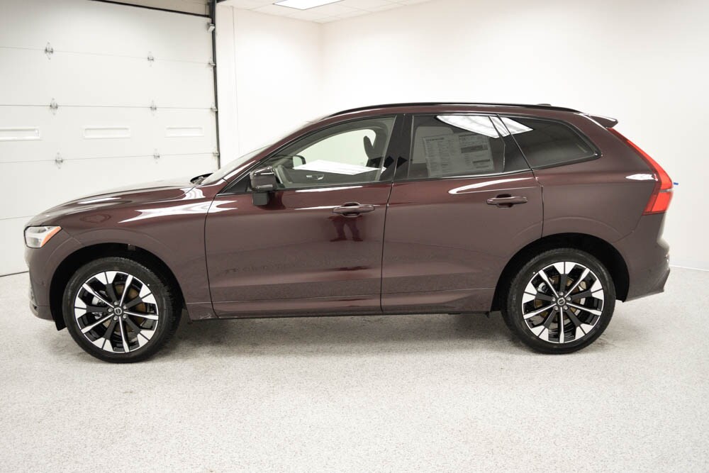 2026 Volvo XC60 B5 Plus photo 3
