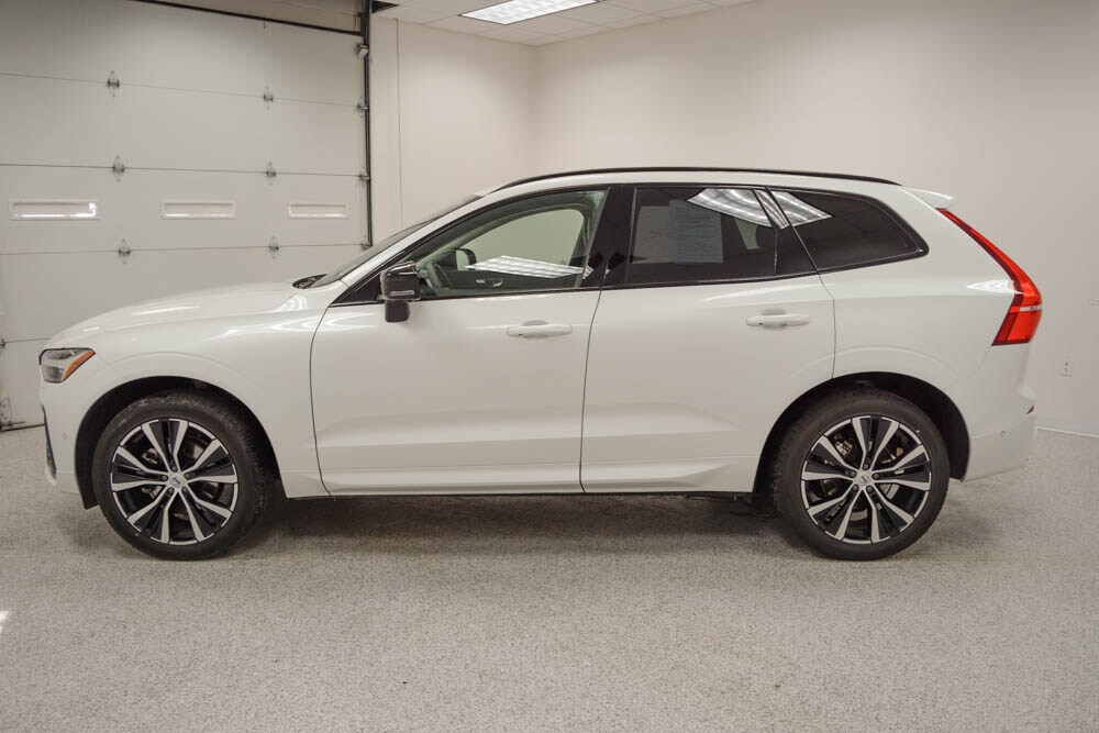 2025 Volvo XC60 B5 Plus photo 4