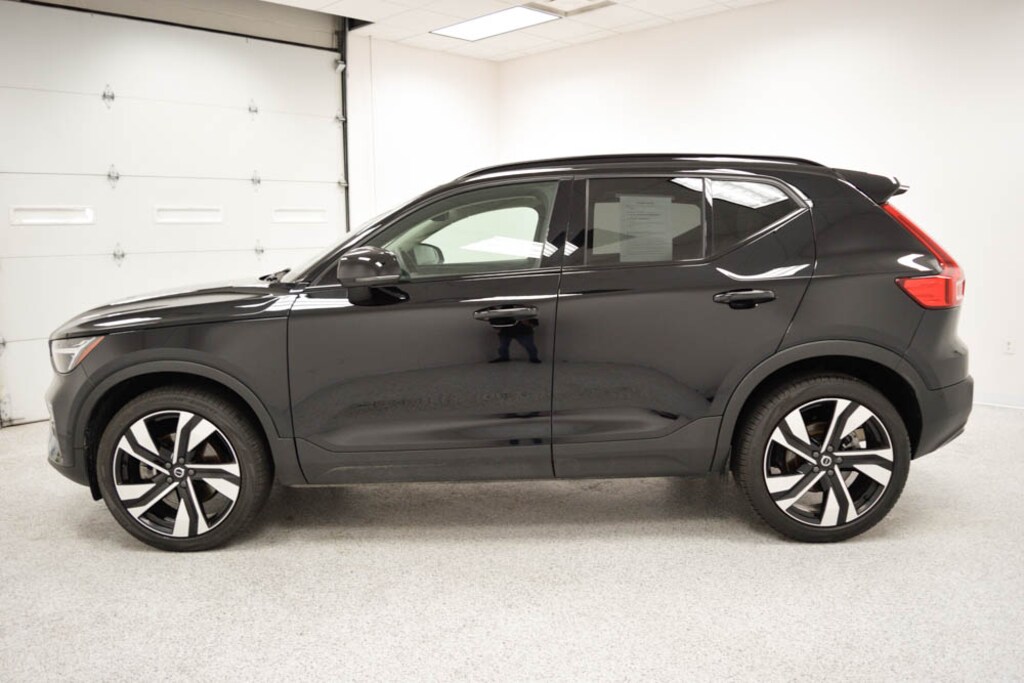 Used 2023 Volvo XC40 B5 AWD Ultimate Dark SUV