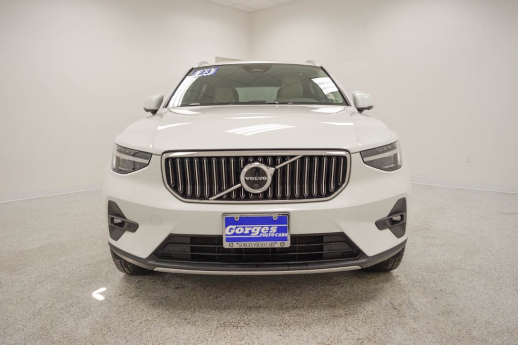 Used 2023 Volvo XC40 B5 AWD Ultimate Bright SUV