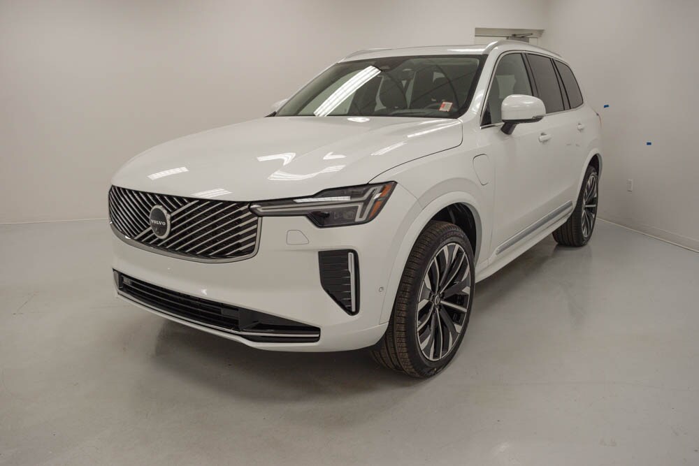 2025 Volvo XC90 T8 photo 3