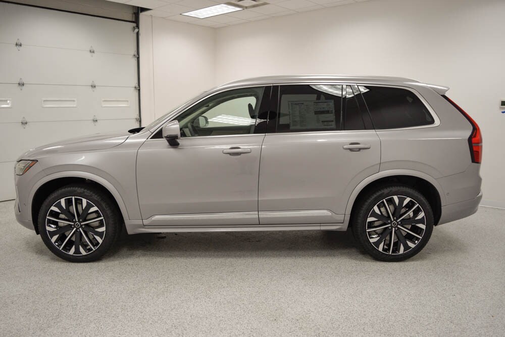 2026 Volvo XC90 Plus photo 3