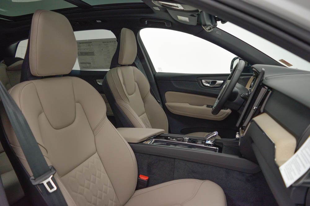 2026 Volvo XC60 Plus - Photo 23