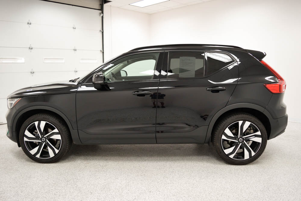 Certified 2024 Volvo XC40 B5 Ultimate Dark SUV