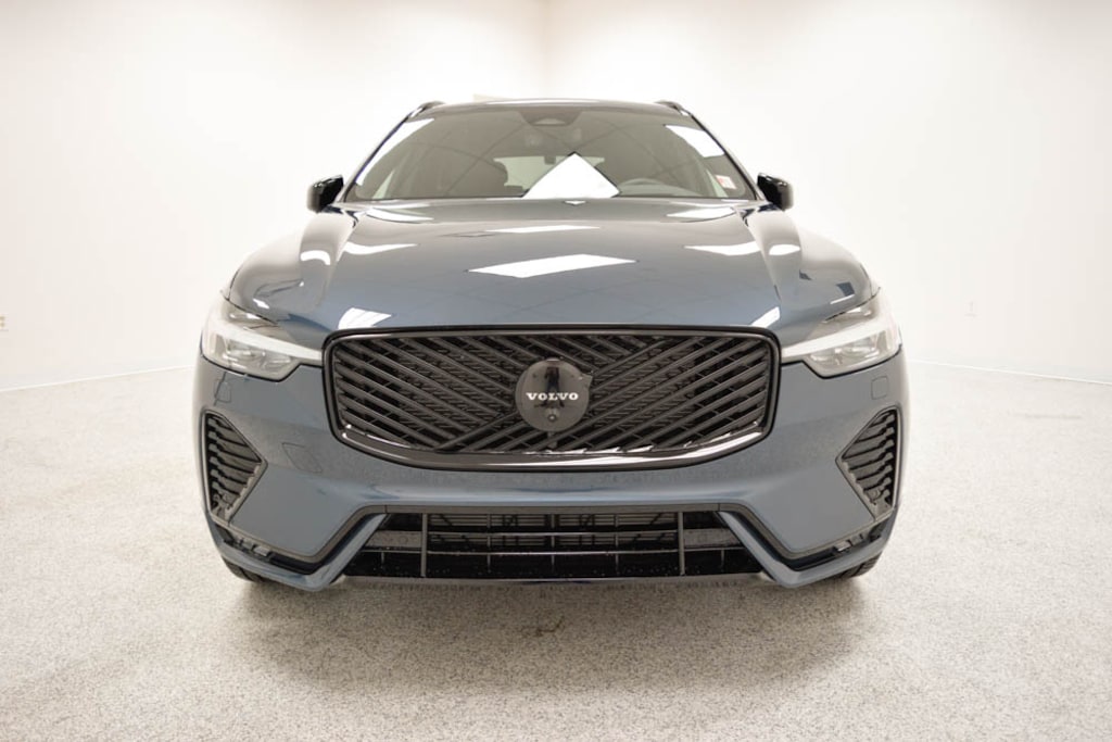 New 2026 Volvo XC60 B5 Ultra Black Edition SUV