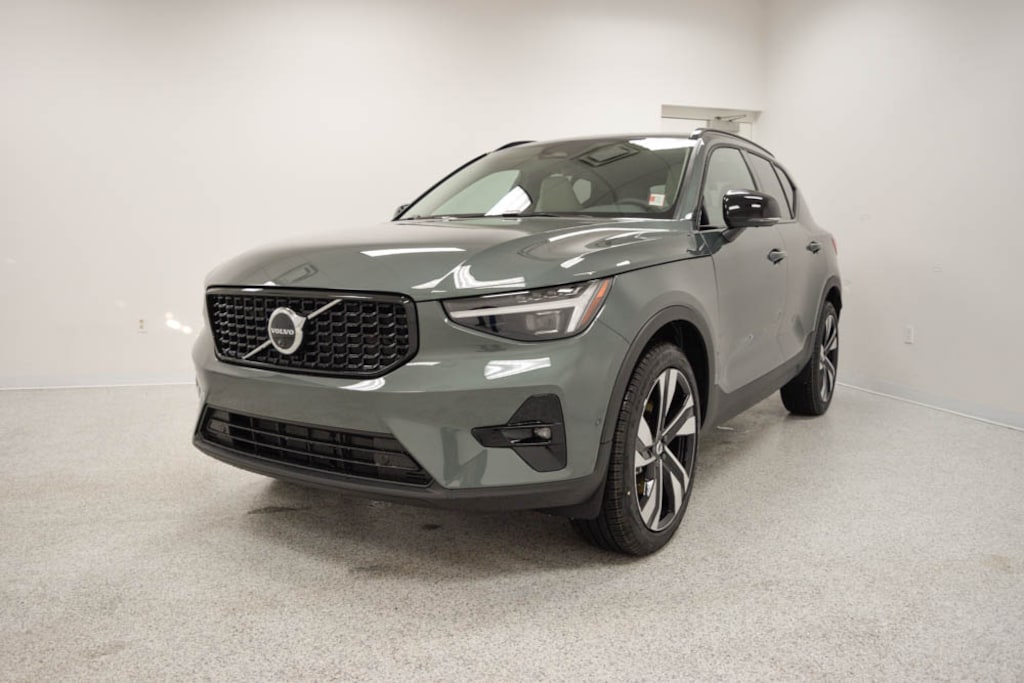New 2026 Volvo XC40 B5 Plus SUV