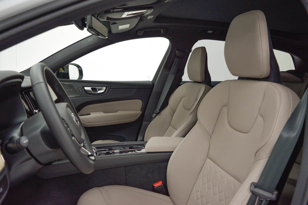2026 Volvo XC60 Plus - Photo 10