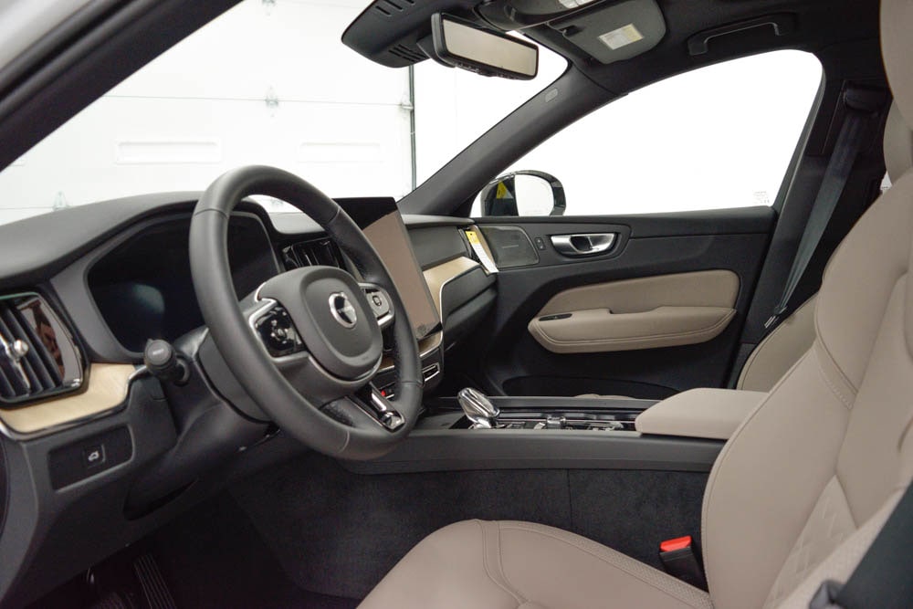 2026 Volvo XC60 Plus - Photo 9