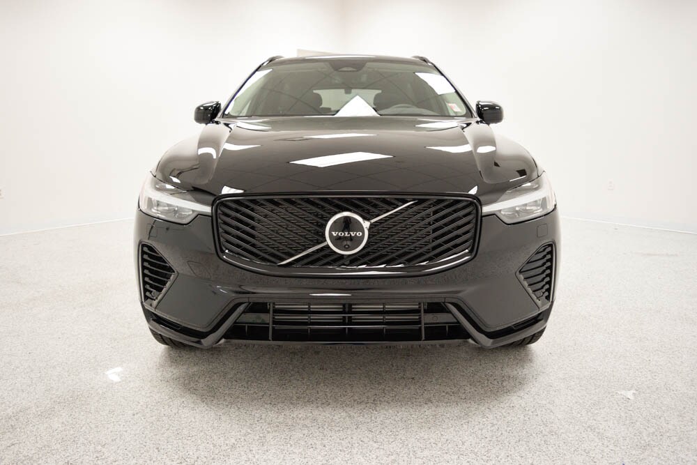 2026 Volvo XC60 Hybrid T8 photo 2