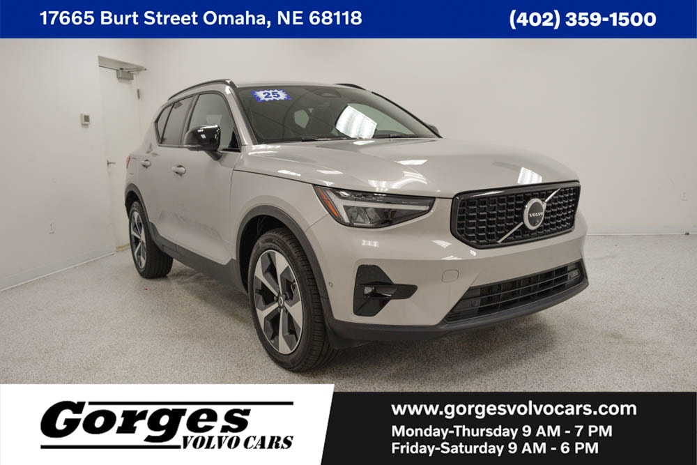 2025 Volvo XC40 B5 Plus Dark AWD's photo