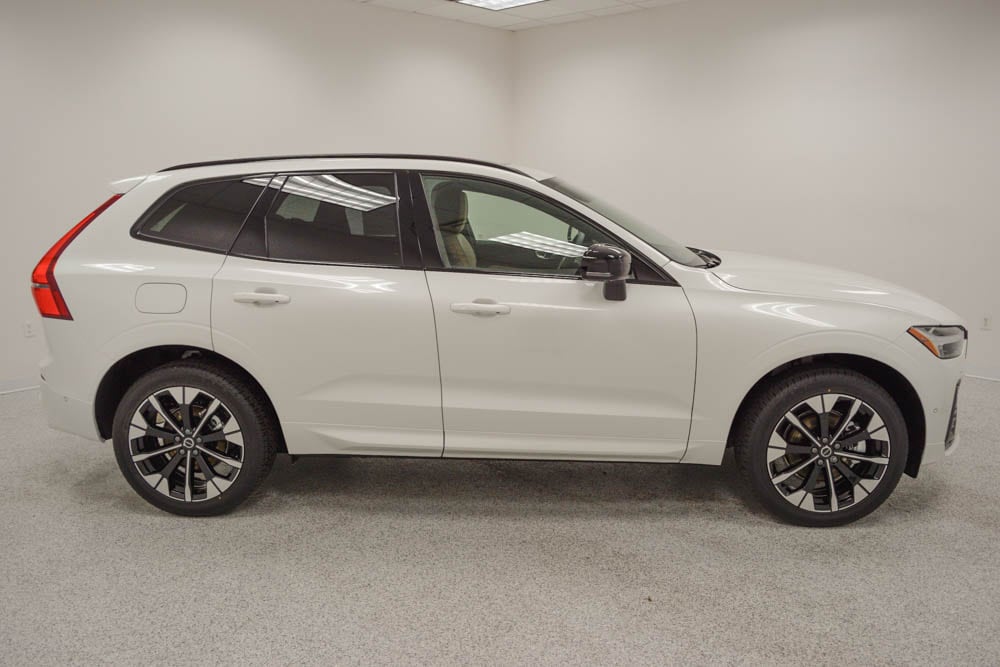 2026 Volvo XC60 Plus - Photo 6