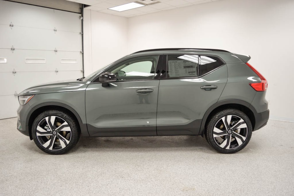 New 2026 Volvo XC40 B5 Plus SUV