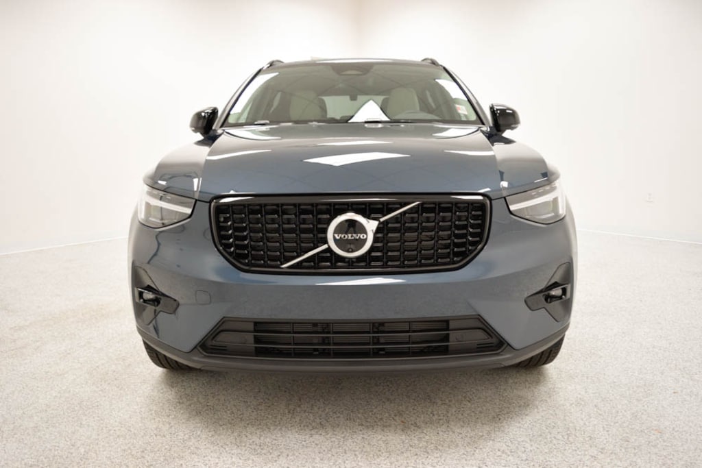 New 2026 Volvo XC40 B5 Ultra SUV