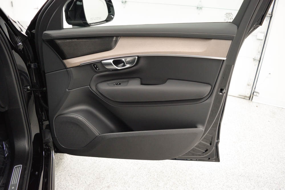2026 Volvo XC90 Plus - Photo 21