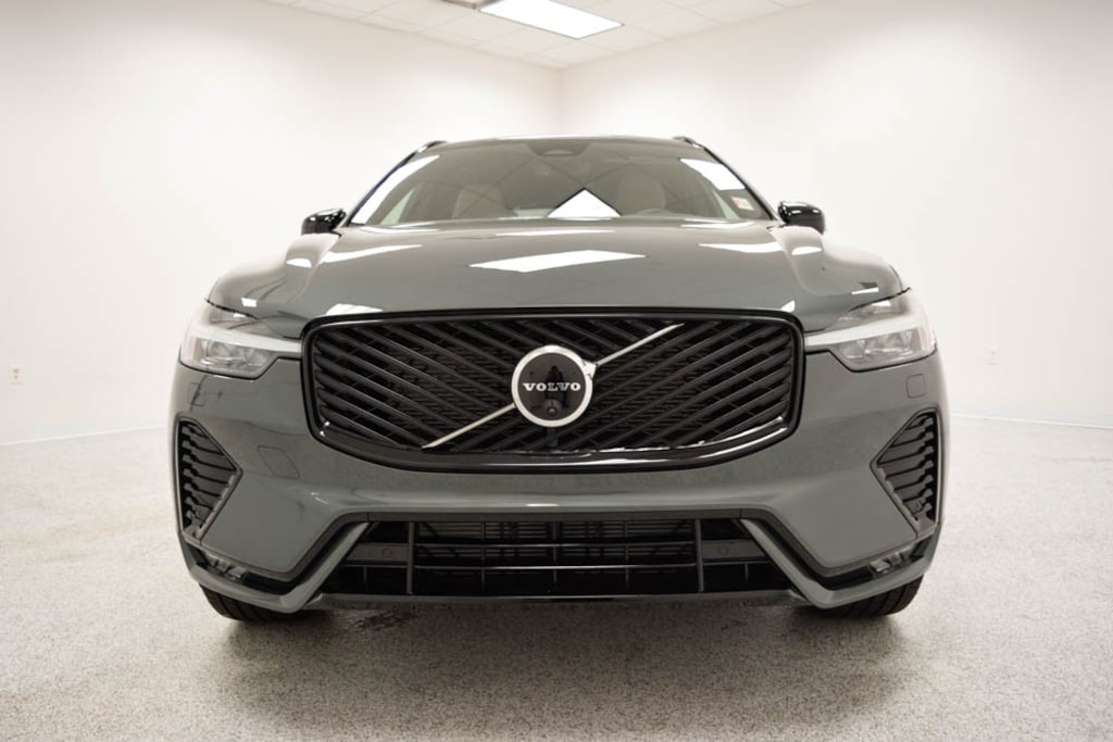 New 2026 Volvo XC60 B5 Plus SUV