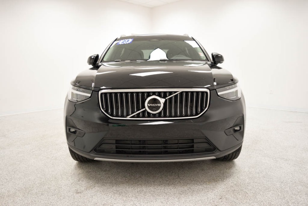 Used 2023 Volvo XC40 B5 AWD Ultimate Bright SUV