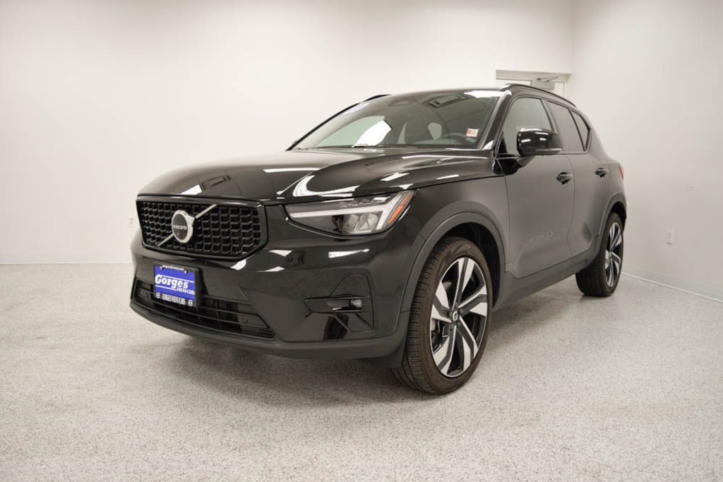 Certified 2023 Volvo XC40 B5 AWD Ultimate Dark SUV
