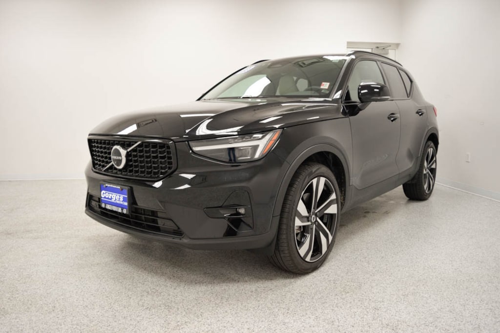 Used 2023 Volvo XC40 B5 AWD Ultimate Dark SUV