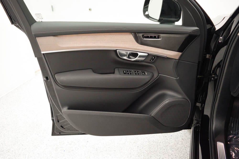 2026 Volvo XC90 Plus - Photo 8