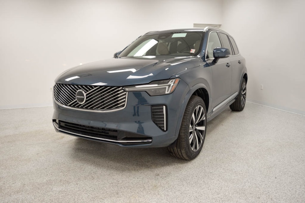 New 2026 Volvo XC90 B5 Core SUV