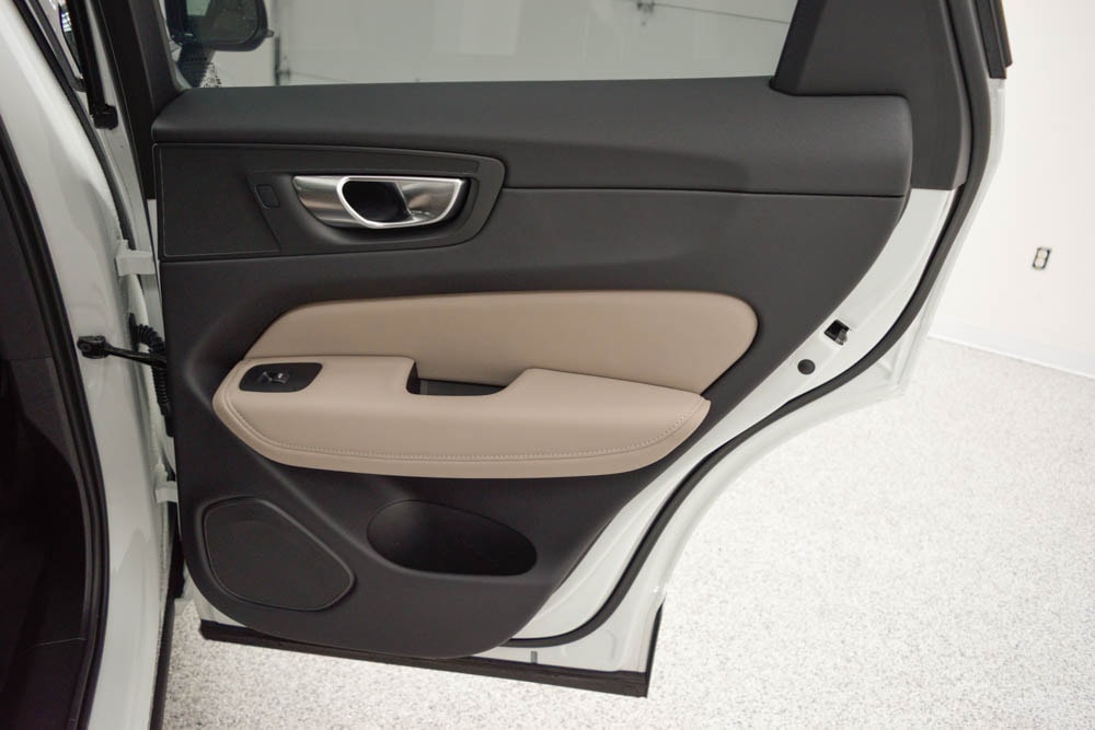 2026 Volvo XC60 Plus - Photo 25