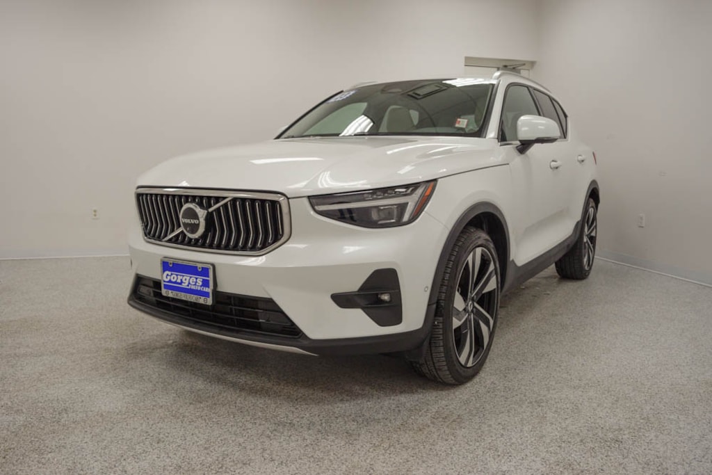 Used 2023 Volvo XC40 B5 AWD Ultimate Bright SUV