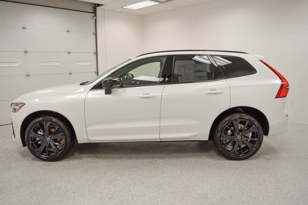 New 2026 Volvo XC60 B5 Ultra Black Edition SUV