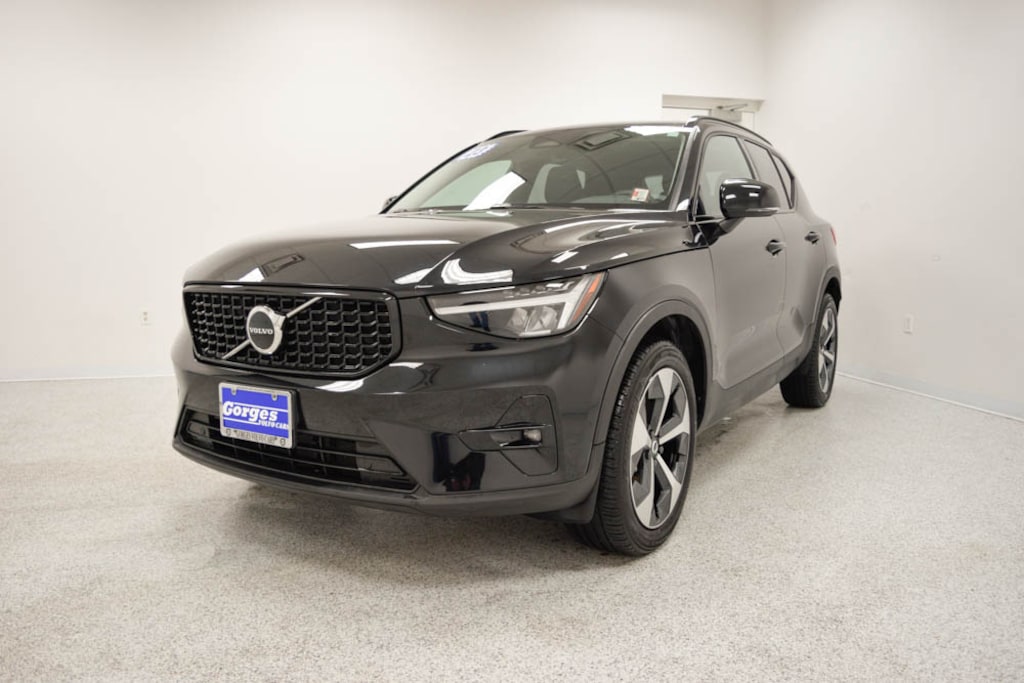 Used 2023 Volvo XC40 B5 AWD Plus Dark SUV