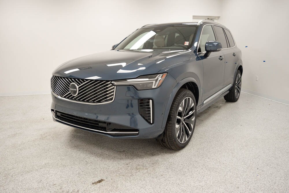 2026 Volvo XC90 Plus photo 3