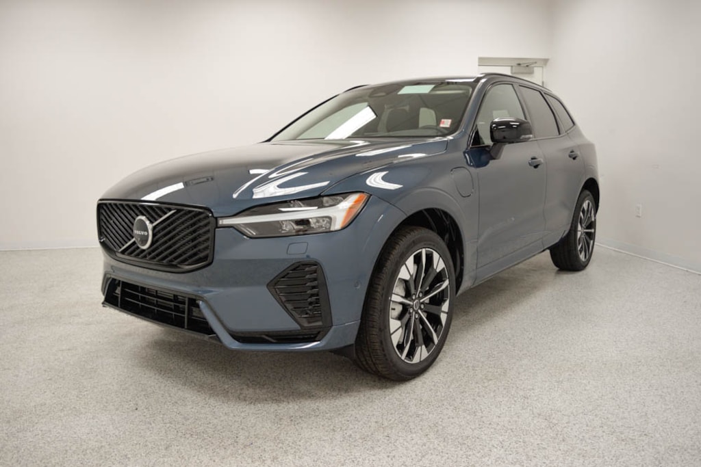 New 2026 Volvo XC60 plug-in hybrid T8 Plus SUV