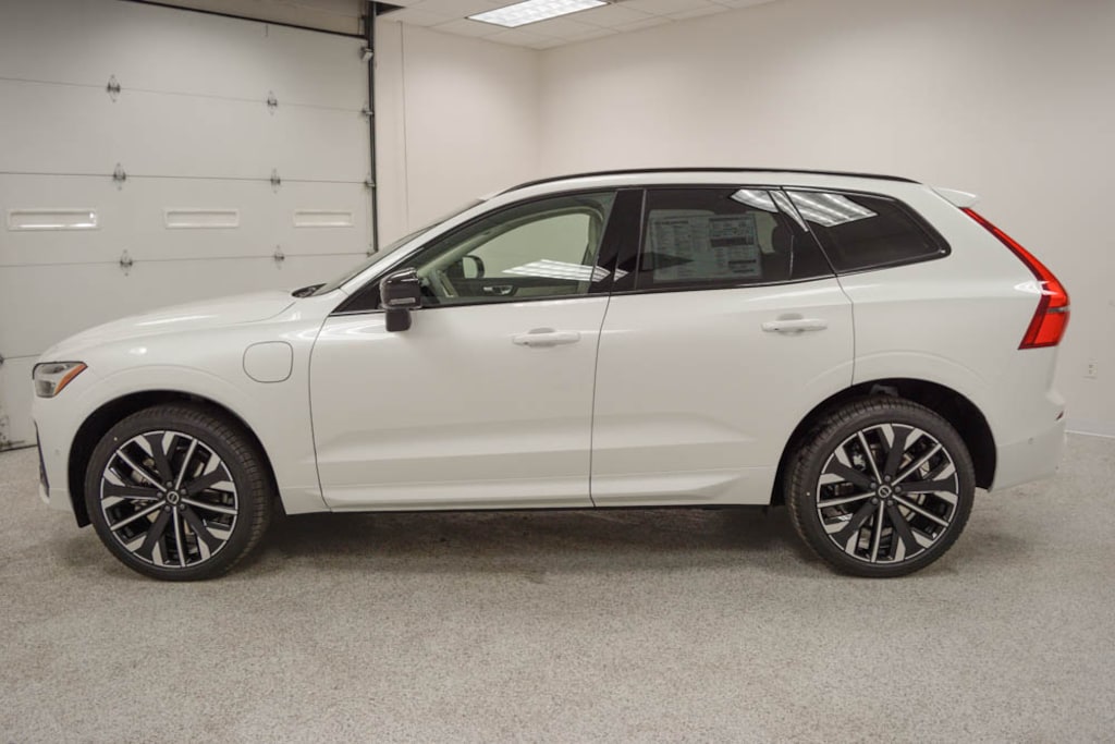 New 2026 Volvo XC60 plug-in hybrid T8 Ultra SUV