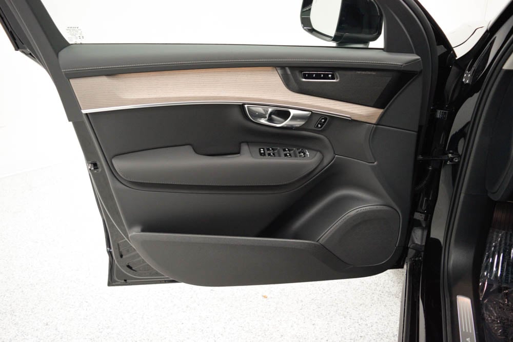 2026 Volvo XC90 Plus - Photo 8