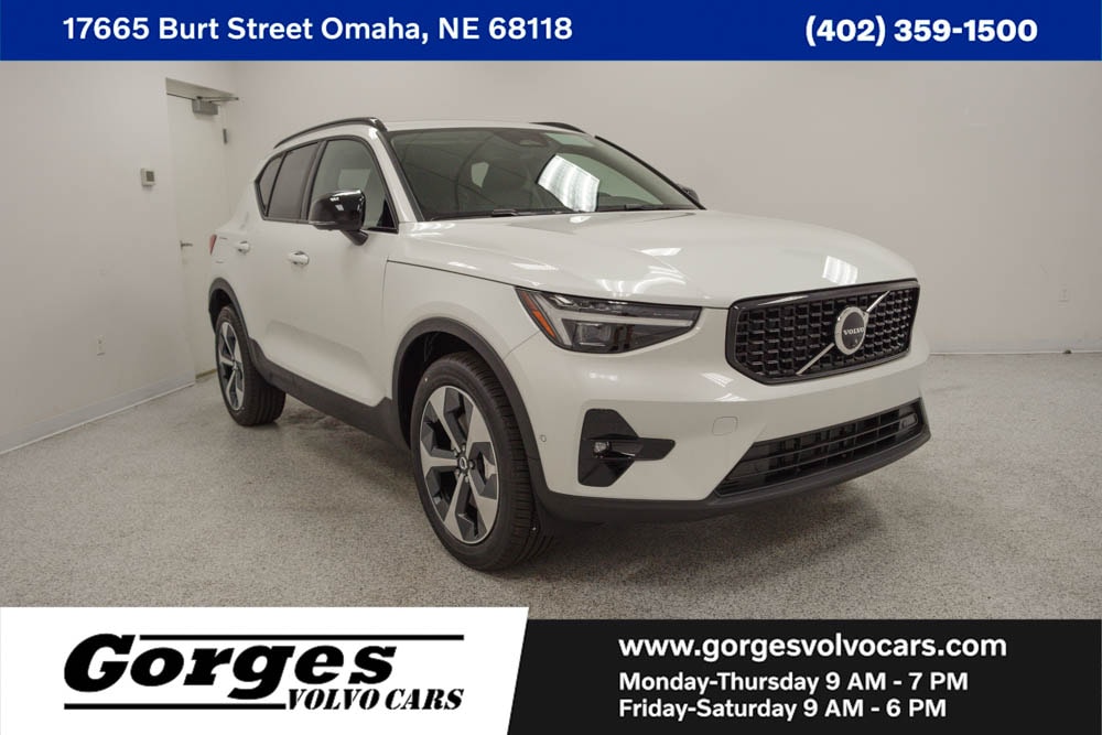 2026 Volvo XC40 B5 Plus Dark AWD's photo