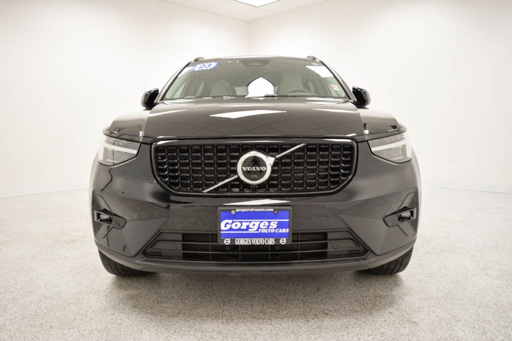 Used 2023 Volvo XC40 B5 AWD Ultimate Dark SUV