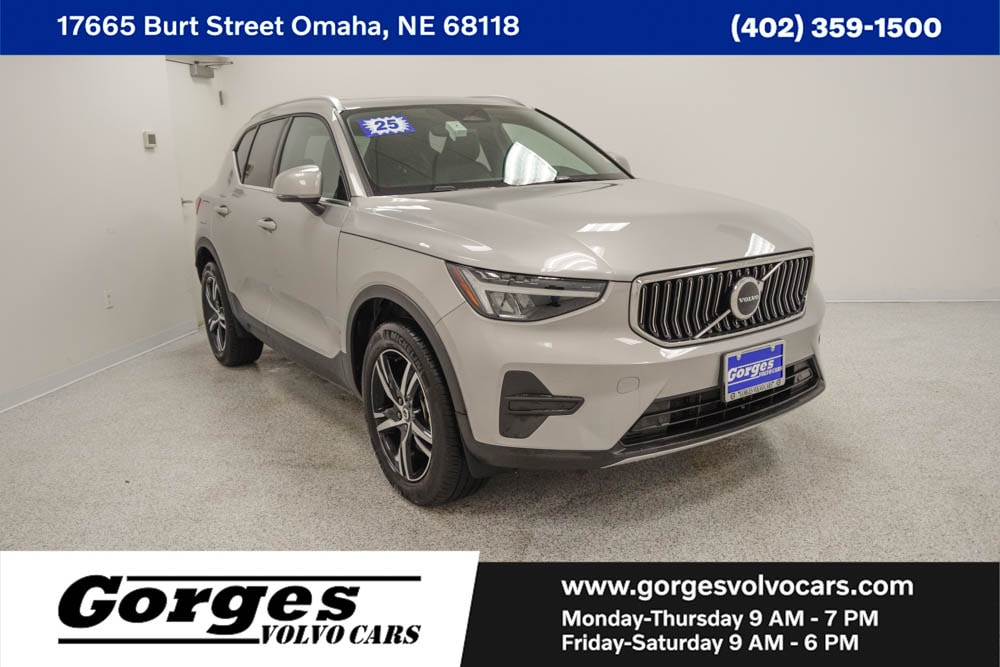 2025 Volvo XC40 Core's photo