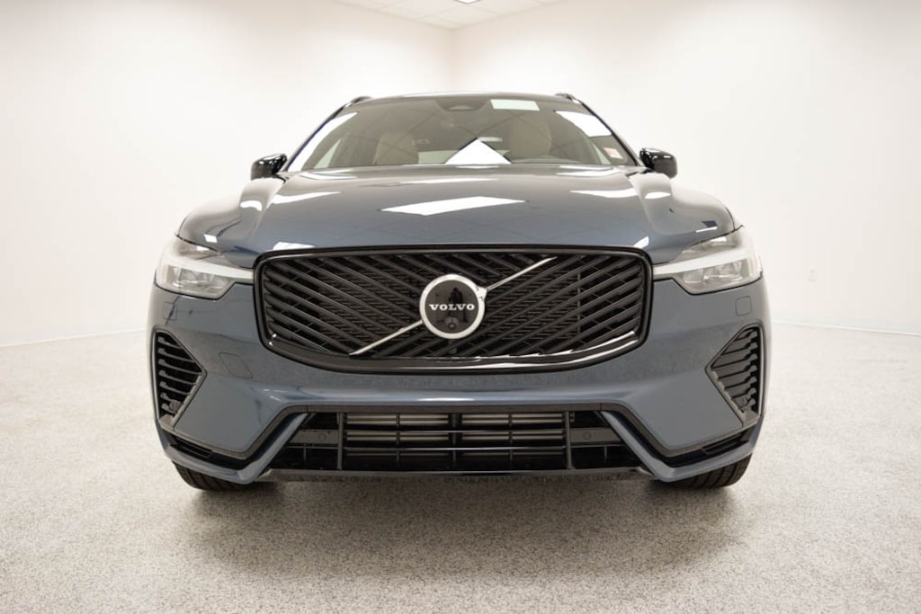 New 2026 Volvo XC60 plug-in hybrid T8 Plus SUV