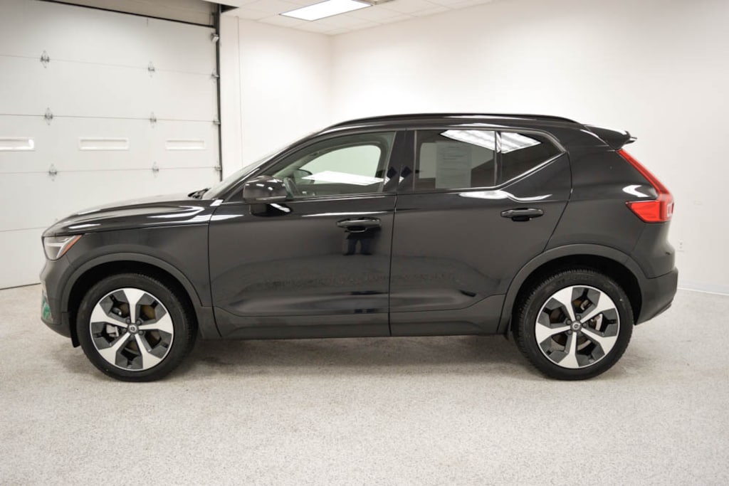 Used 2023 Volvo XC40 B5 AWD Plus Dark SUV