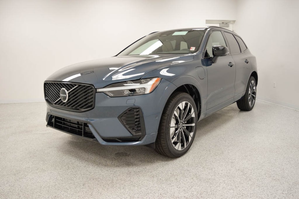 New 2026 Volvo XC60 plug-in hybrid T8 Plus SUV