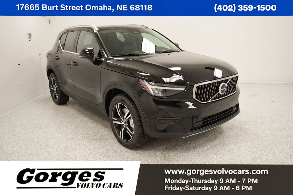 2025 Volvo XC40 B5 Core Bright Theme
