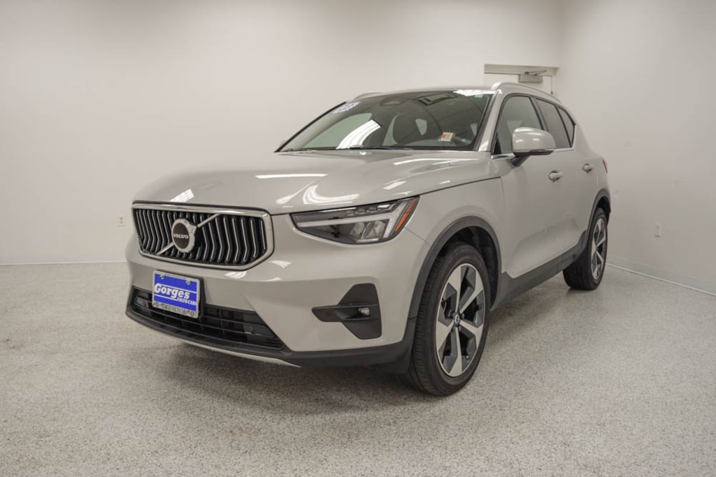 Certified 2023 Volvo XC40 B5 AWD Plus Bright SUV