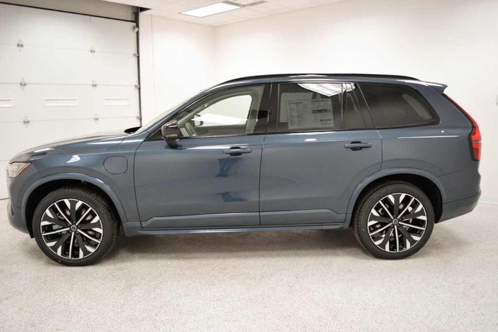 New 2026 Volvo XC90 plug-in hybrid T8 Ultra Dark Theme 7-Seater SUV